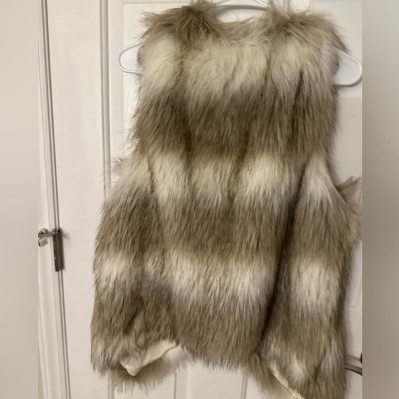 Faux Fur Vest- M - Picture 4 of 5